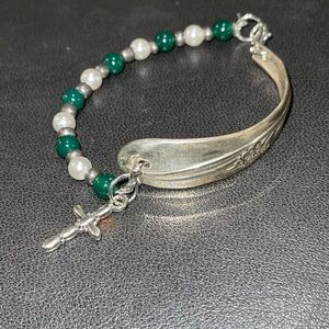Silver and Green Beaded Bracelet with Leaf Design handmade jewelry from vintage